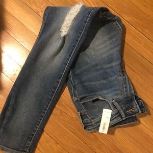BNWT Petite Size 4 Skinny Jeans